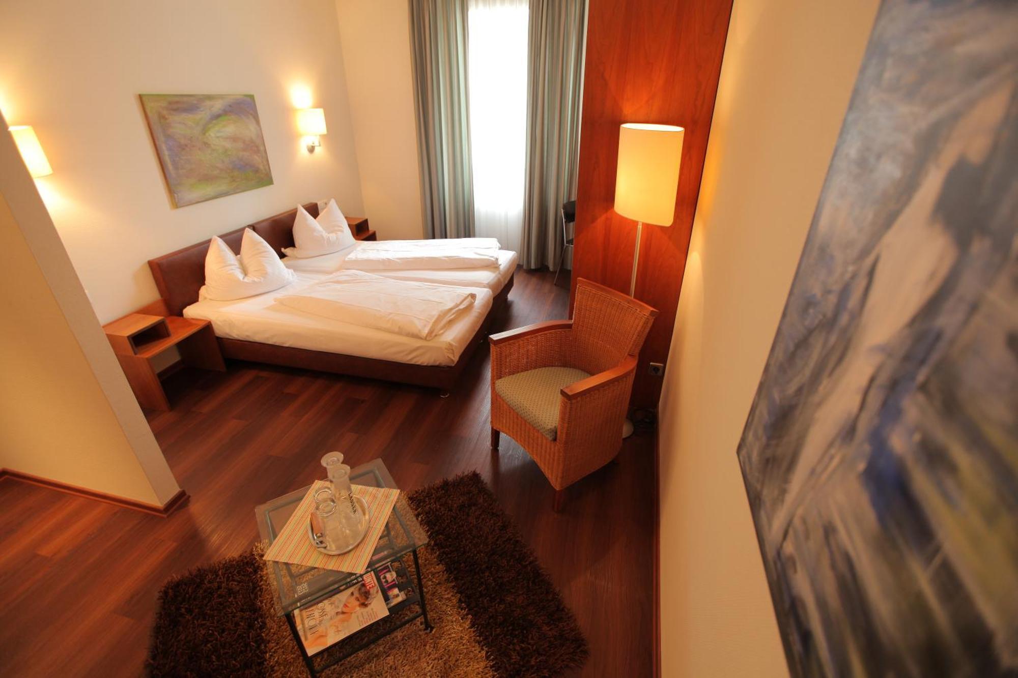 Hotel Mariotto Am Burghof Лёррах Экстерьер фото